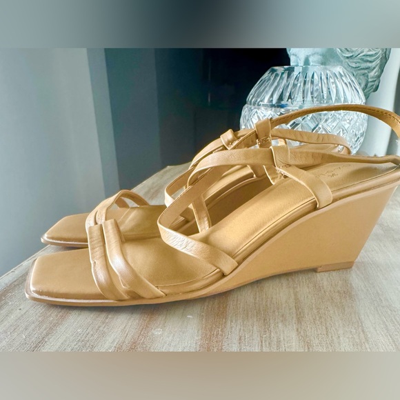 Strapy Neutral Wedge Shoes 8M - Picture 2 of 10